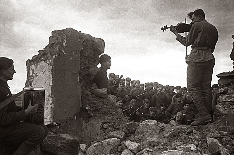 Яков Халип. Ноктюрн на фронте. 1943 г.